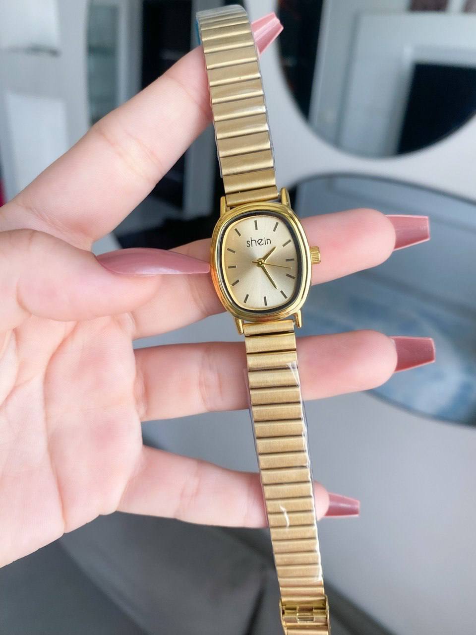 SHEIN– Ladies Stainless Steel Watch – Classic Oval Dial – Everyday Waterproof