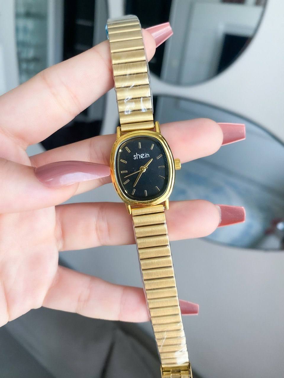 SHEIN– Ladies Stainless Steel Watch – Classic Oval Dial – Everyday Waterproof