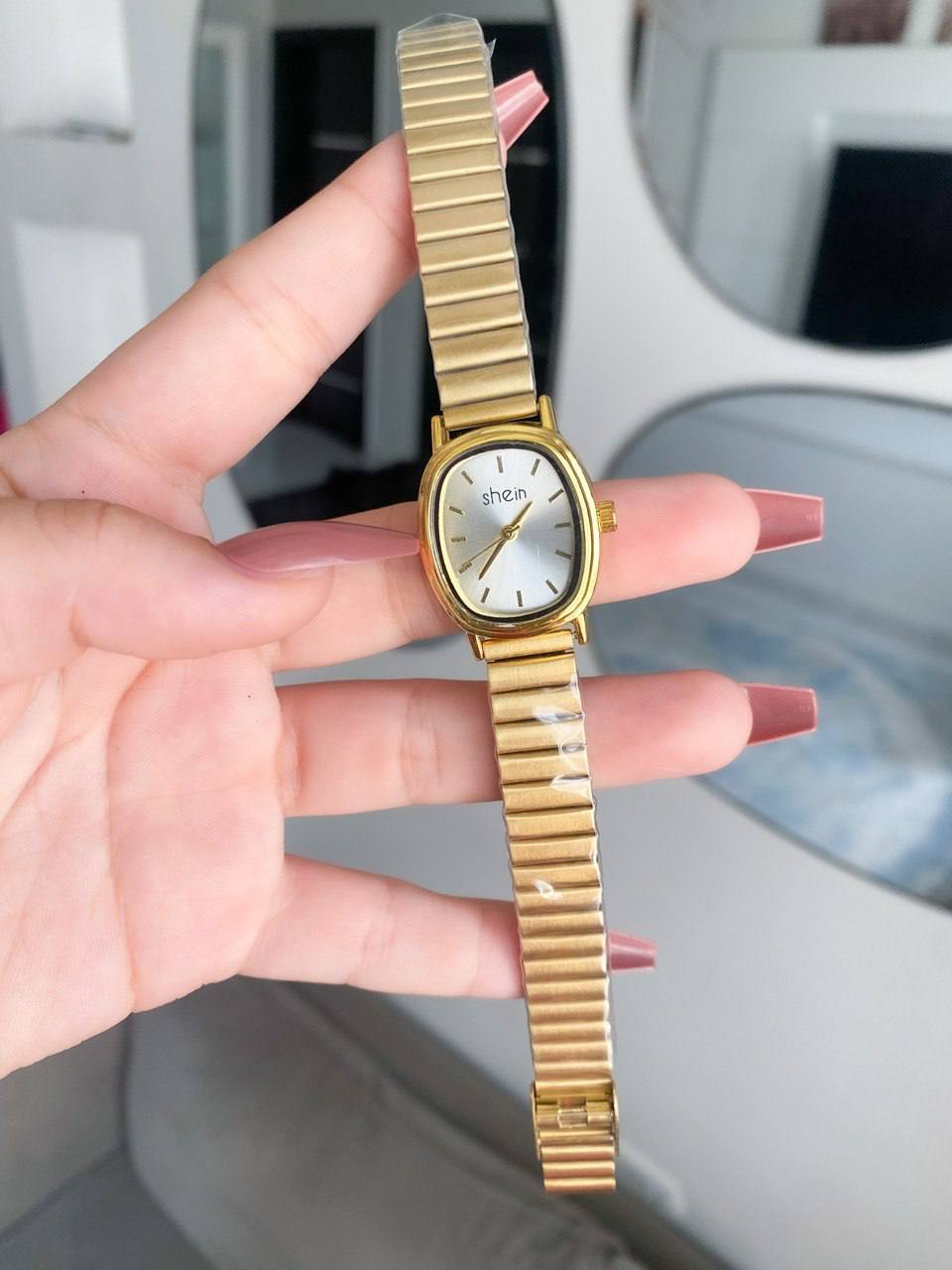 SHEIN– Ladies Stainless Steel Watch – Classic Oval Dial – Everyday Waterproof